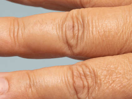 Dépose du Vernis Semi-Permanent – Douceur &amp; Respect de l’Ongle Naturel